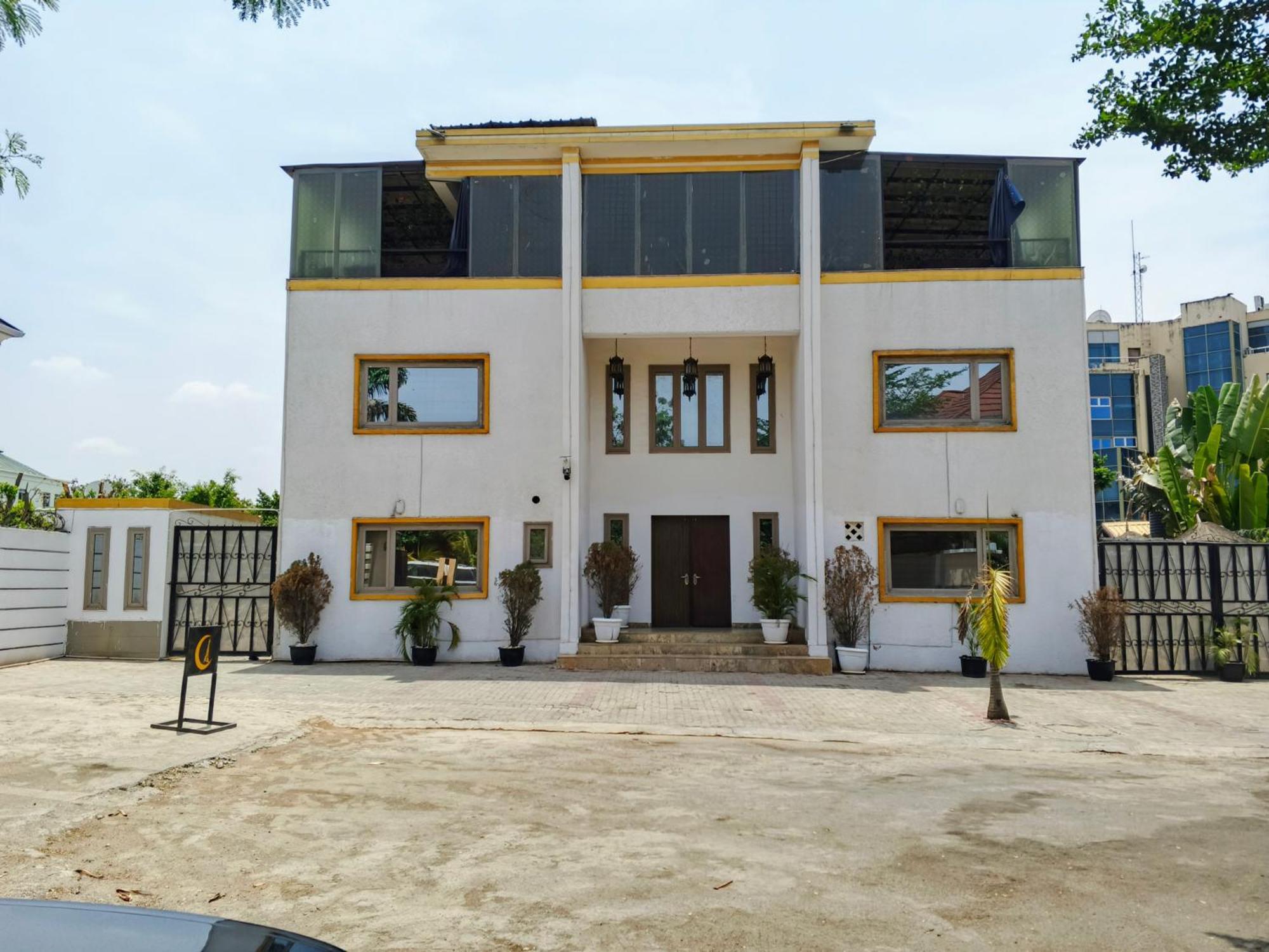 Nuit De Paris Hotel Abuja Bagian luar foto