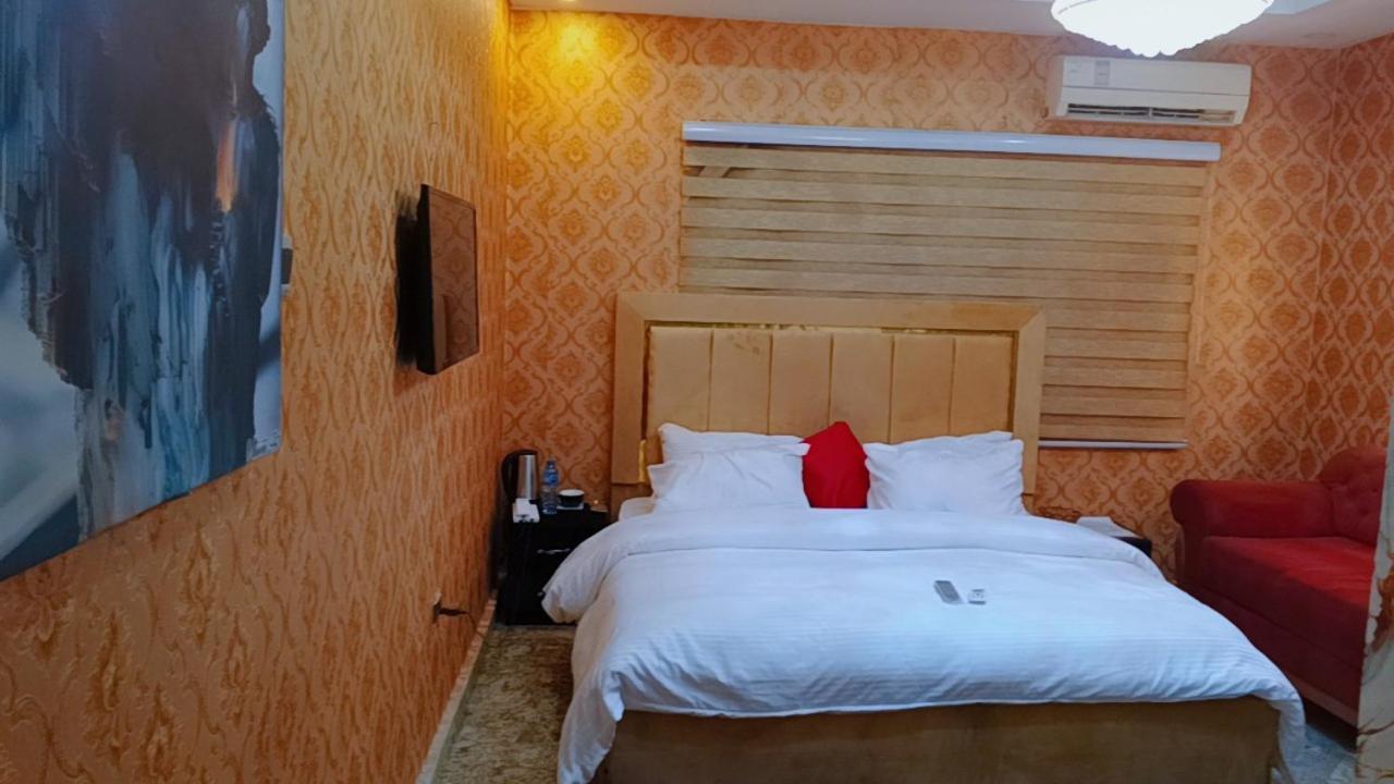 Nuit De Paris Hotel Abuja Bagian luar foto